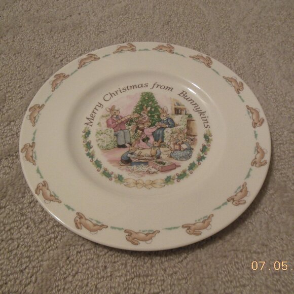 VINTAGE Royal Doulton BUNNYKINS 8" Plate Merry Christmas England UK Bone China - Picture 1 of 3